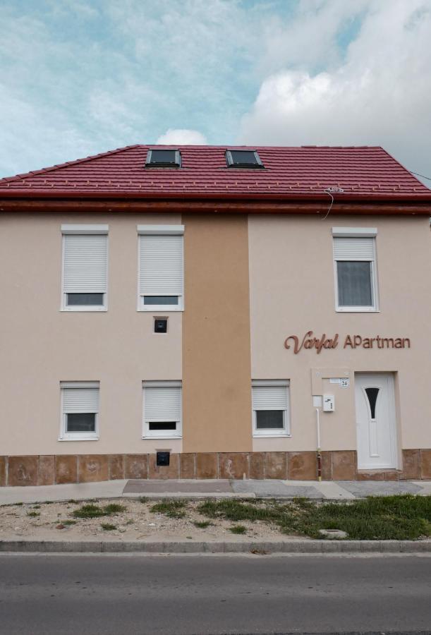אגר Varfal Apartman מראה חיצוני תמונה